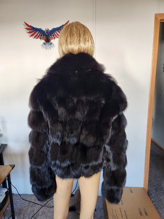 #702 Medium fox fur coat - Picture 2 of 4